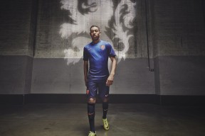 世界杯决赛：下半场阿根廷利用角球破门 巴西压上却被反击再丢一球